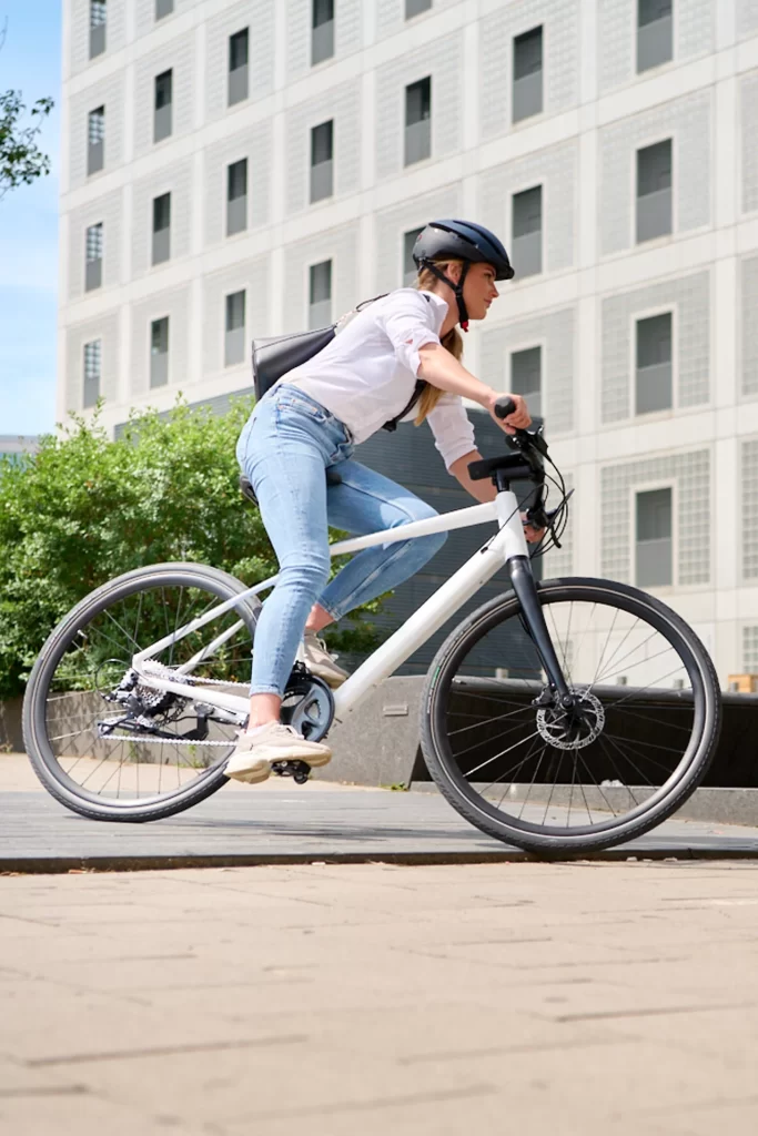 Integrated mobility
Compact, silent and fully integrated, it fits seamlessly into everyday commutes, combining style, comfort and practicality.
